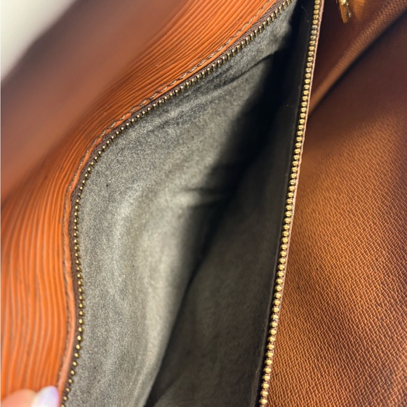 Louis Vuitton Sellier Dragonne Epi Clutch Sold - Picture 16 of 16